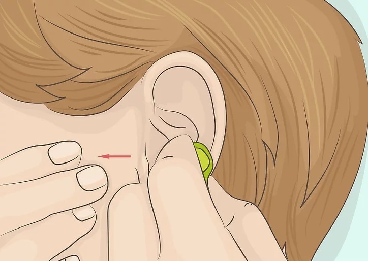 2. 将耳塞牢固地插入您的耳朵。